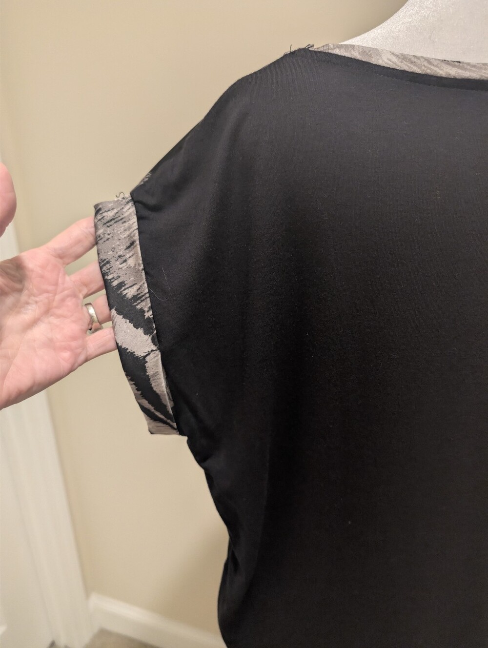 Carmen Marc Valvo Taupe and Black Zebra-Striped Short Sleeve Blouse - Picture 5 of 9